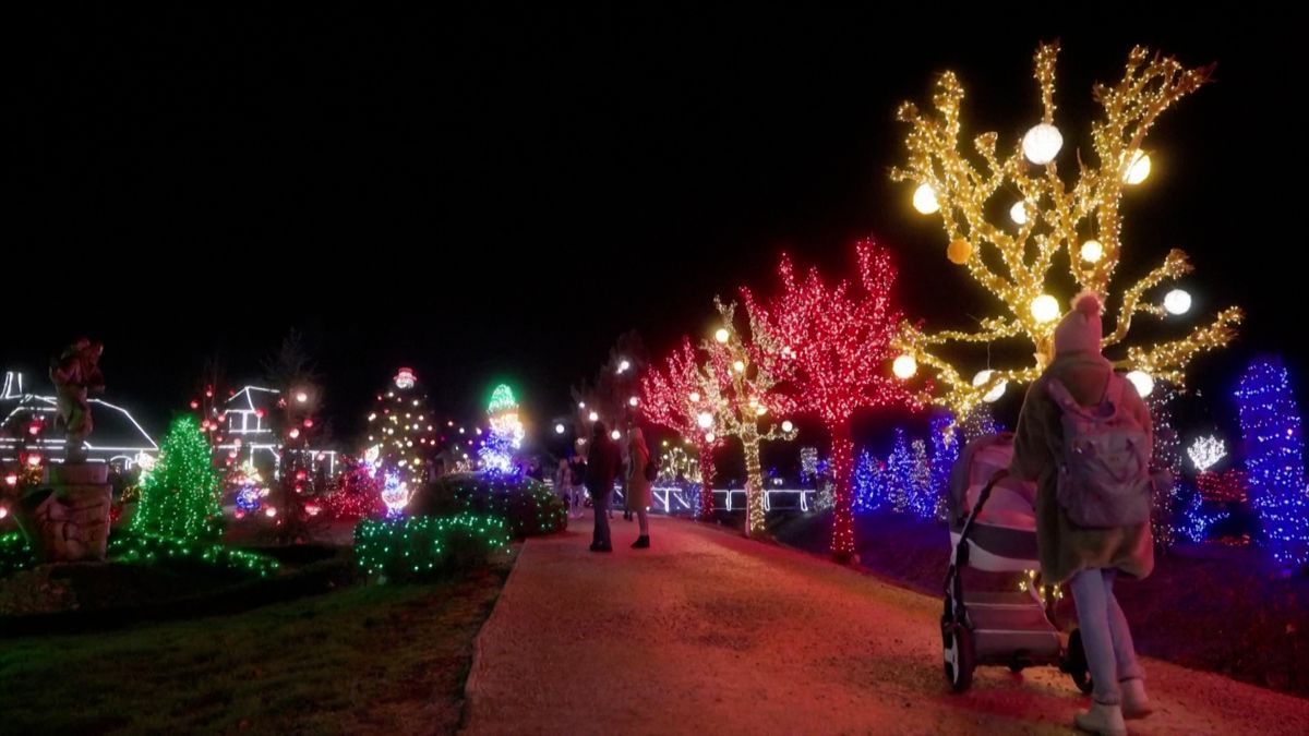 Pět milionů barevných světel přineslo i do chorvatského města vánoční náladu